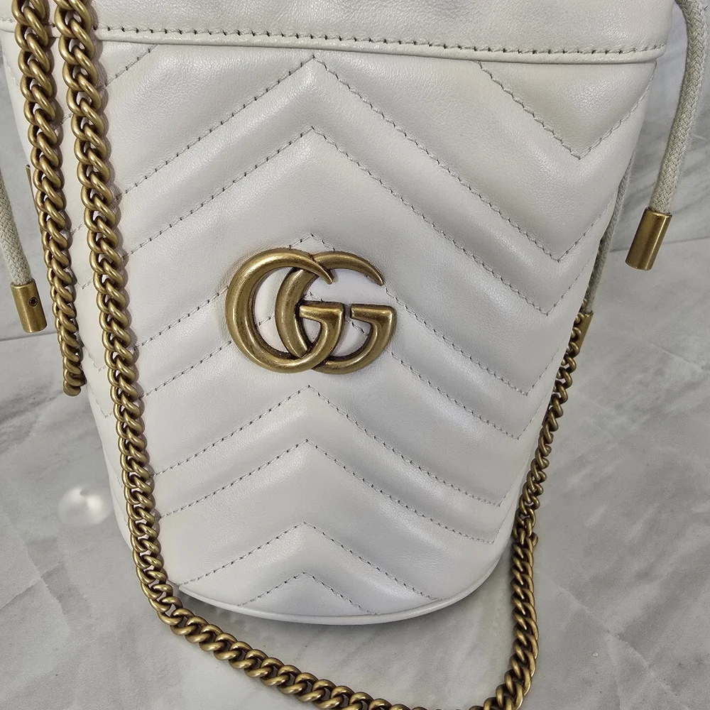 Gucci GG Marmont Bucket Bag - Picture 3 of 12